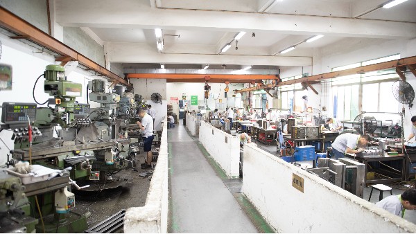 塑料制品廠加工注塑模概論及組成