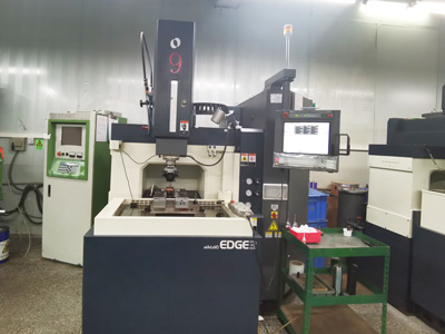 世邦塑膠-火花 牧野機